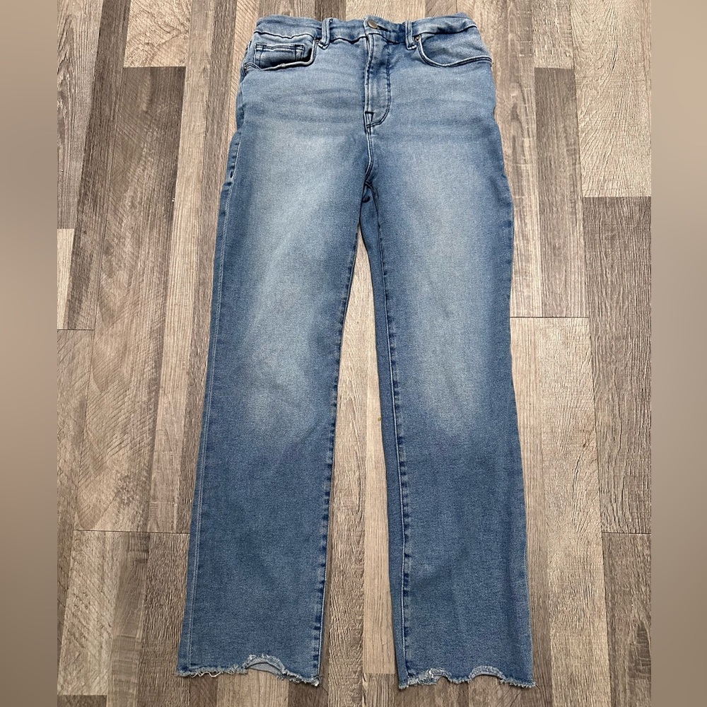 Good American Light Washed Straight Leg Raw Hem Crop Jeans